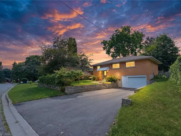 56 Renwick Ave, Cambridge, ON N3C 2T7
