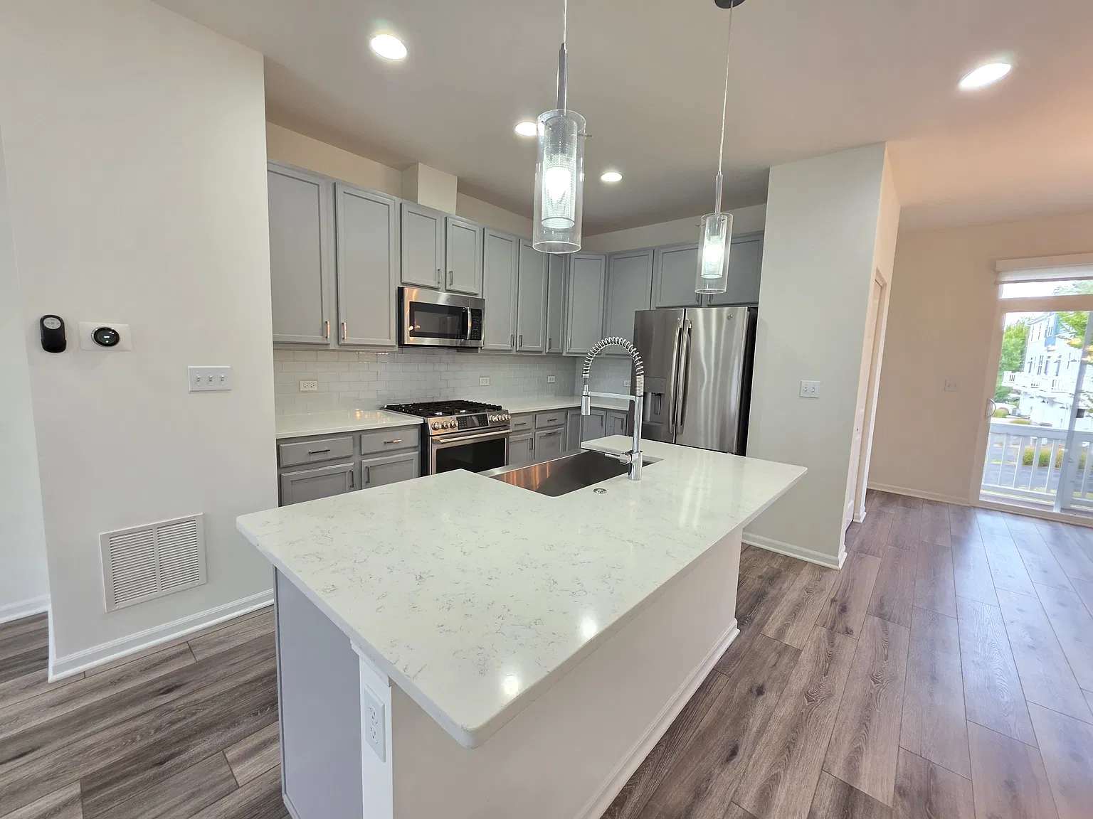 2 bed, 2.5 bath, 1650 sqft, $2,650 — Photo 4