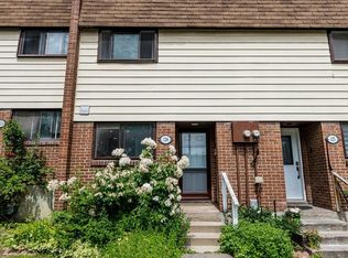 180 Mississauga Valley Blvd #124, Mississauga, ON L5A3M2