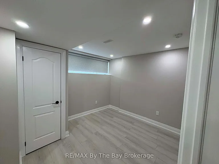 218 Mapleside Dr #LOWER — Photo 5