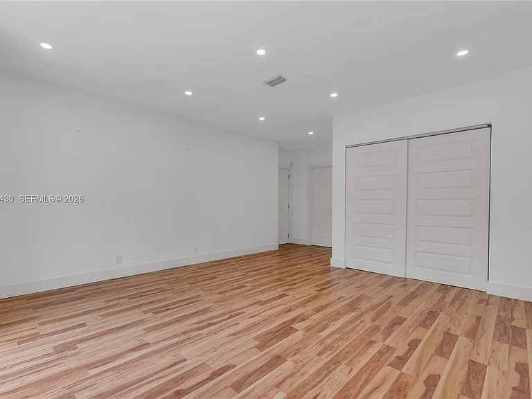 549 NE 12th Ave — Photo 28