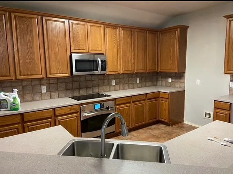 1748 Sunset Ridge Dr — Photo 13
