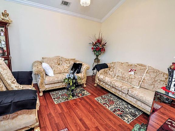 3rd image of 298 Autumn Oaks Dr