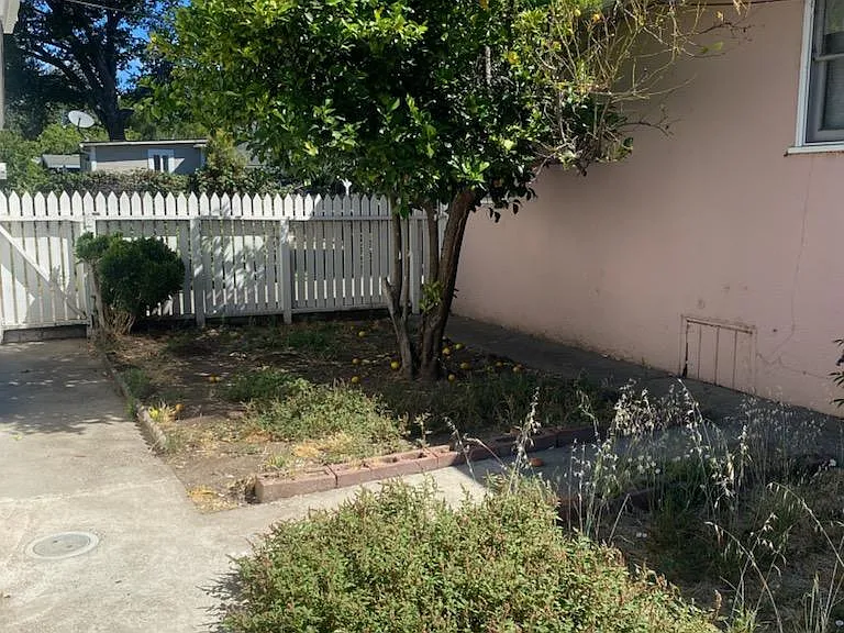 18048 Comstock Ave — Photo 11