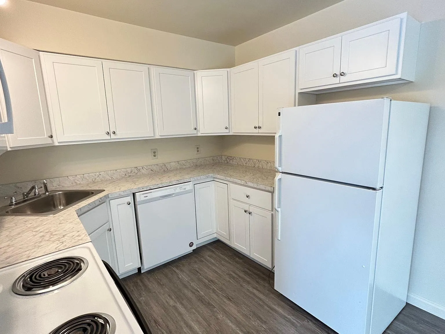 2 bed, 800 sqft, $1,750 — Photo 2