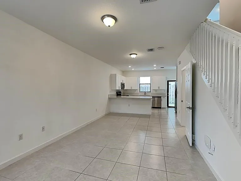 2851 SW 15th Ave #15 — Photo 2