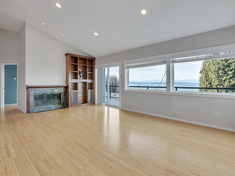 1058 California Ln SW — Photo 17