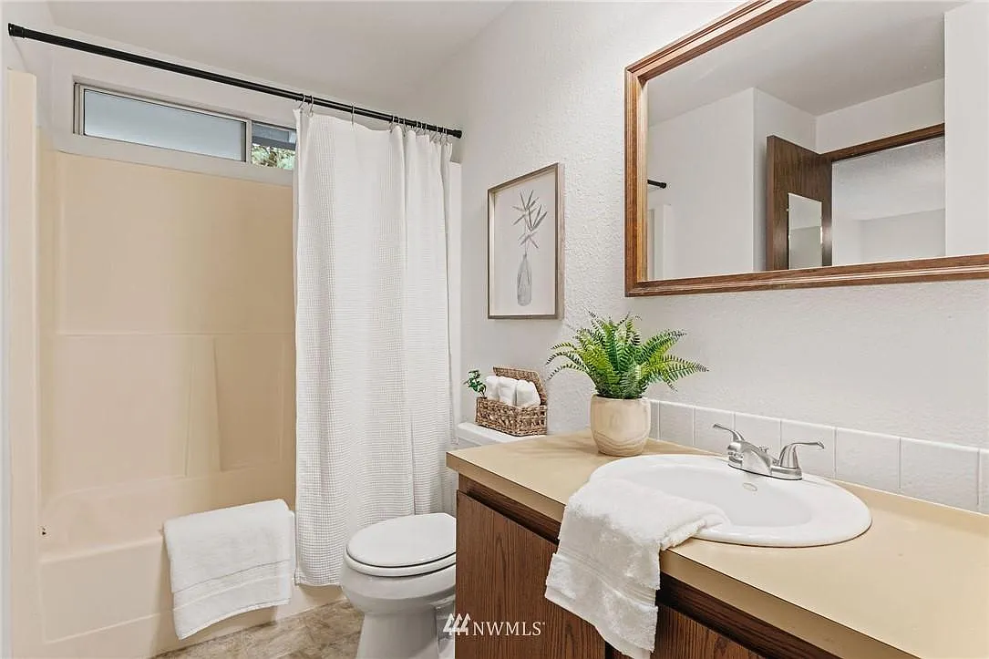 4 bed, 2150 sqft, $3,500 — Photo 2