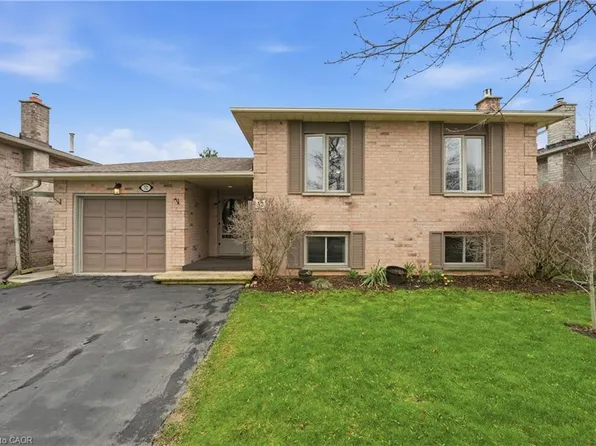 32 Hobart Cres, Brantford, ON N3P 1V6