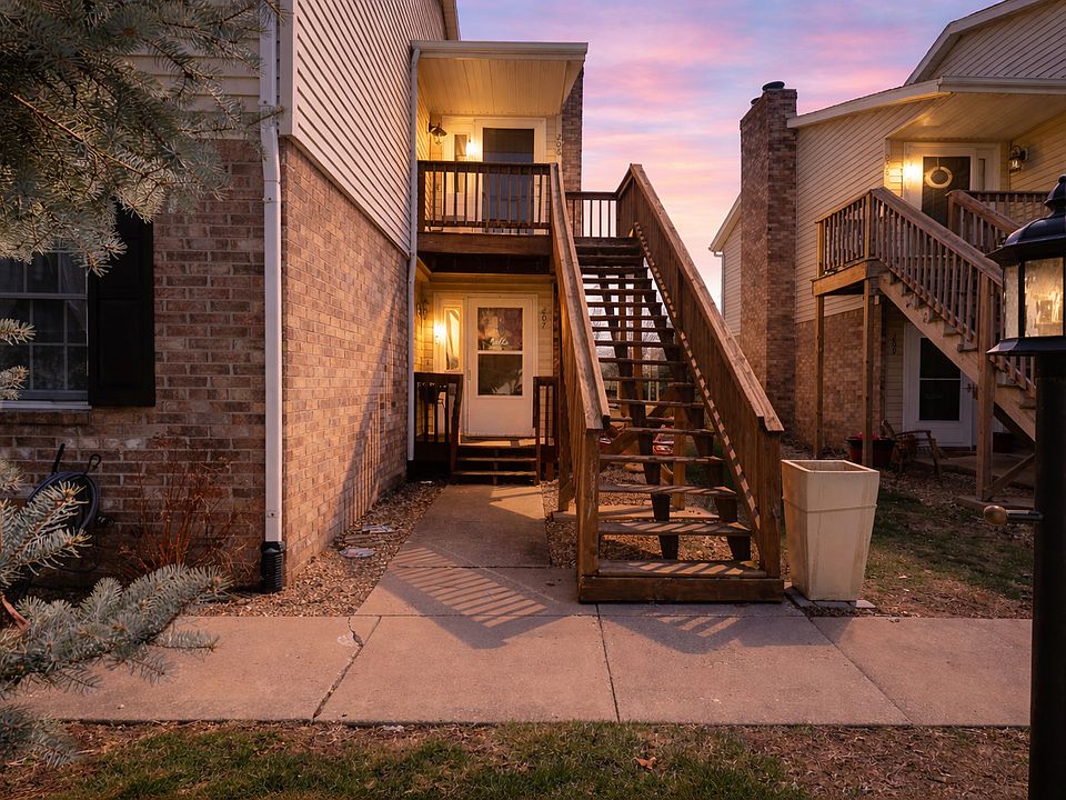 1st image of 903 N Linden St APT 207