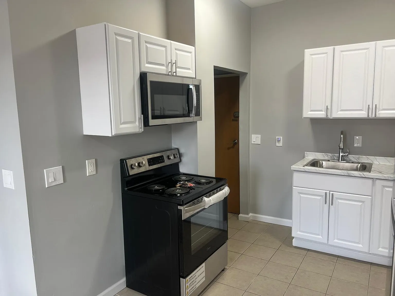 2 bed, 850 sqft, $2,200 — Photo 4