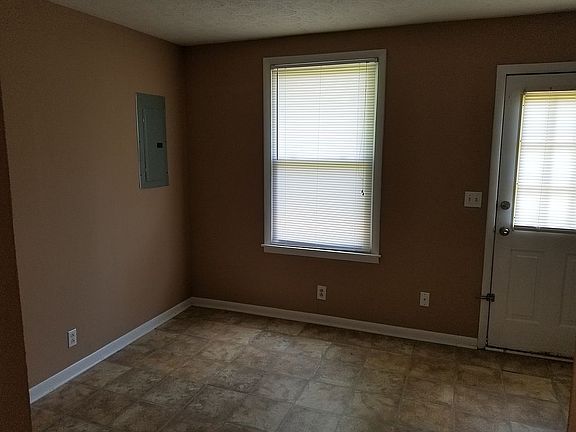 2nd image of 200-206 Evanmeade Dr
