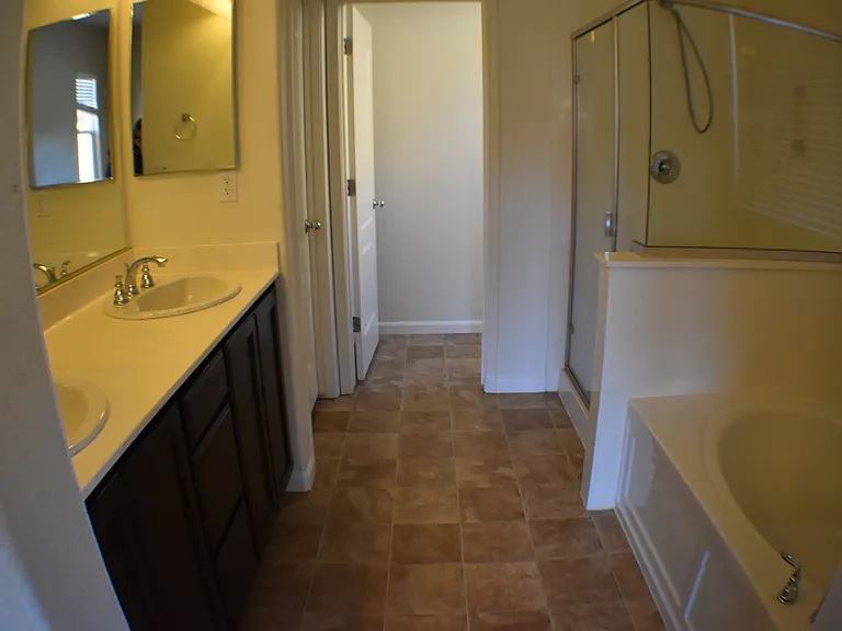 513 Canterbury Cir — Photo 14
