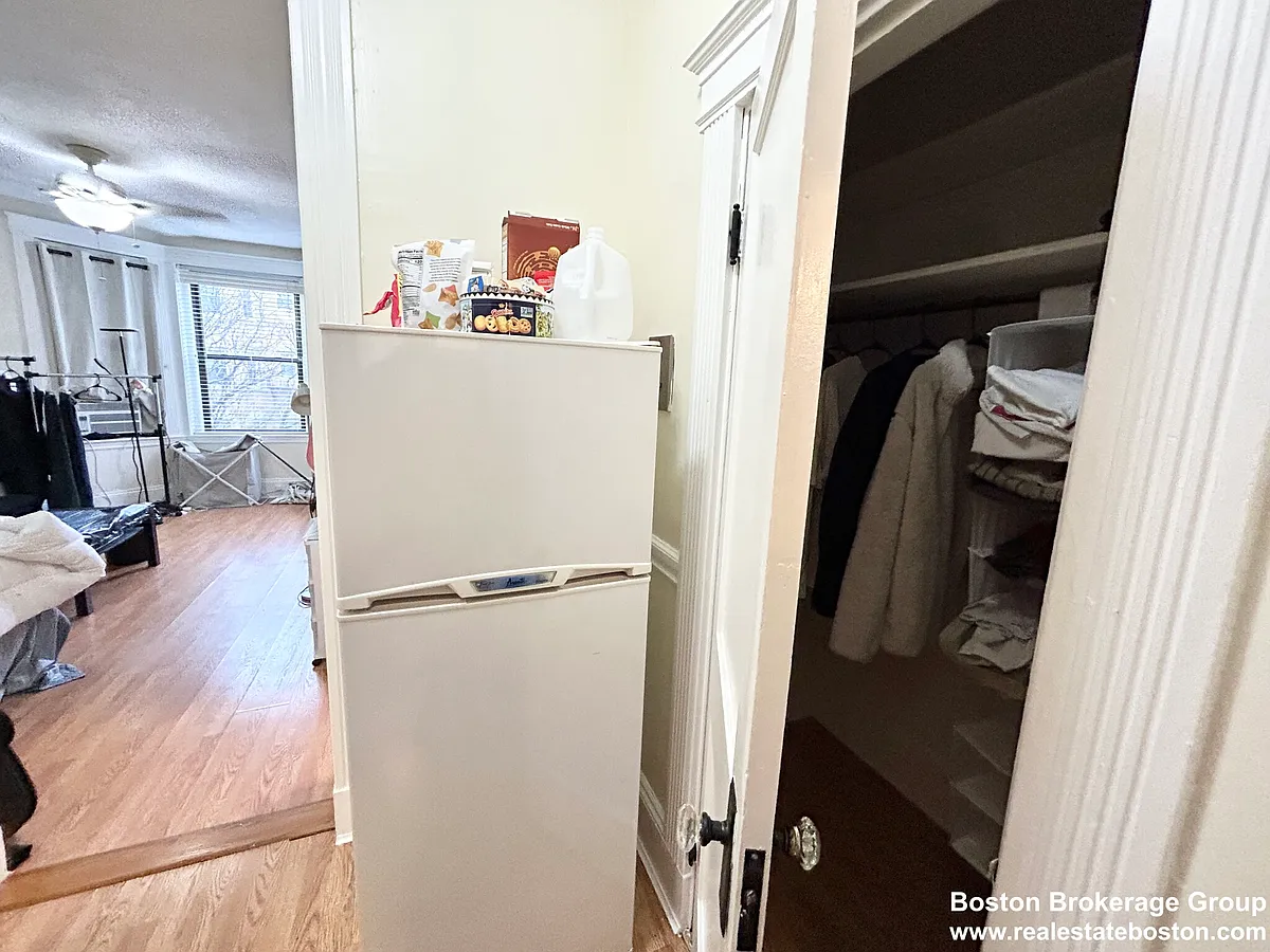 Building Photo - 39 Hemenway St #25