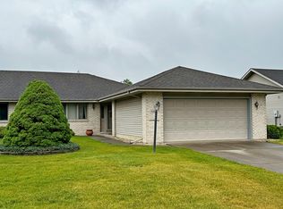 563 Hidden Oak Dr, Hobart, IN 46342