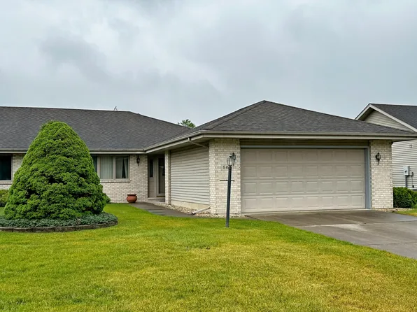 563 Hidden Oak Dr, Hobart, IN 46342