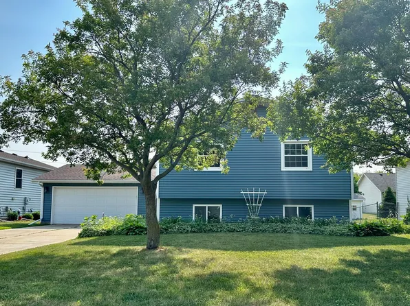 109 9th Ave NE, Dodge Center, MN 55927