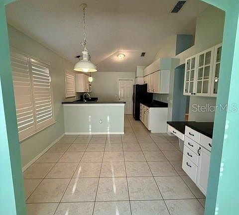 3rd image of 724 Vista Pl