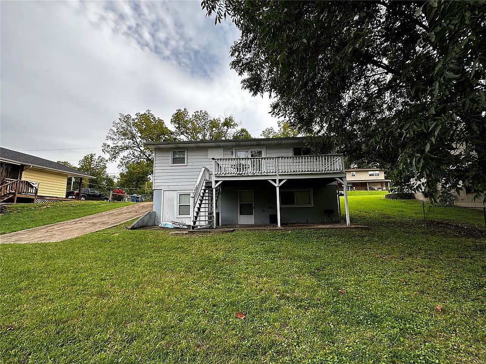 2nd image of 413 Brookside Ln