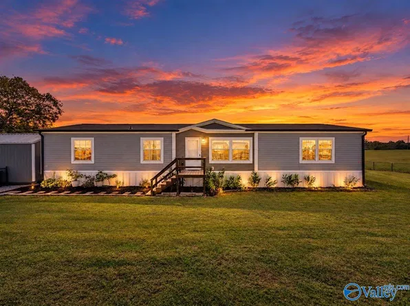 68 Burroughs Loop, Scottsboro, AL 35769