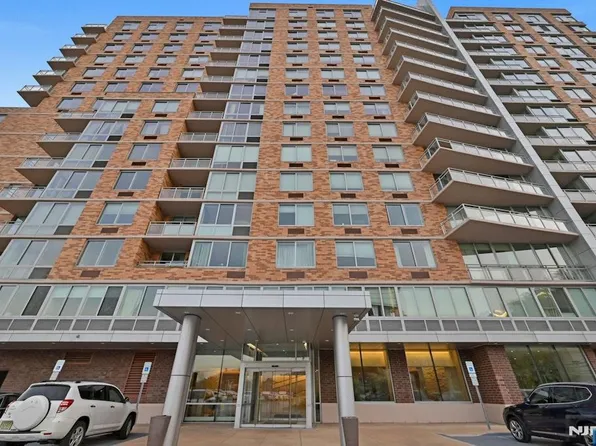 718 Hudson Park, Edgewater, NJ 07020