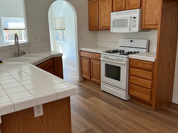 5th image of 1377 Falstaff Ln