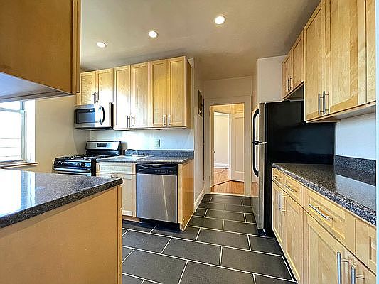 3rd image of 69-40 108th St #E6