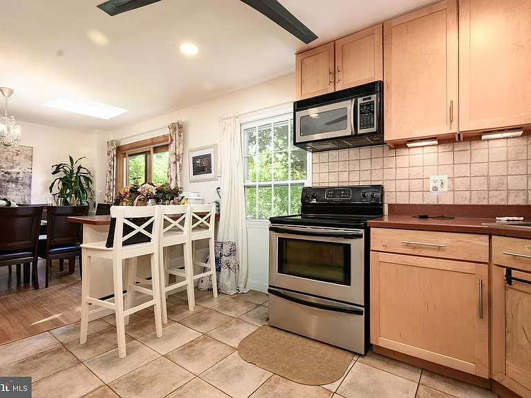 11708 Magruder Ln — Photo 7