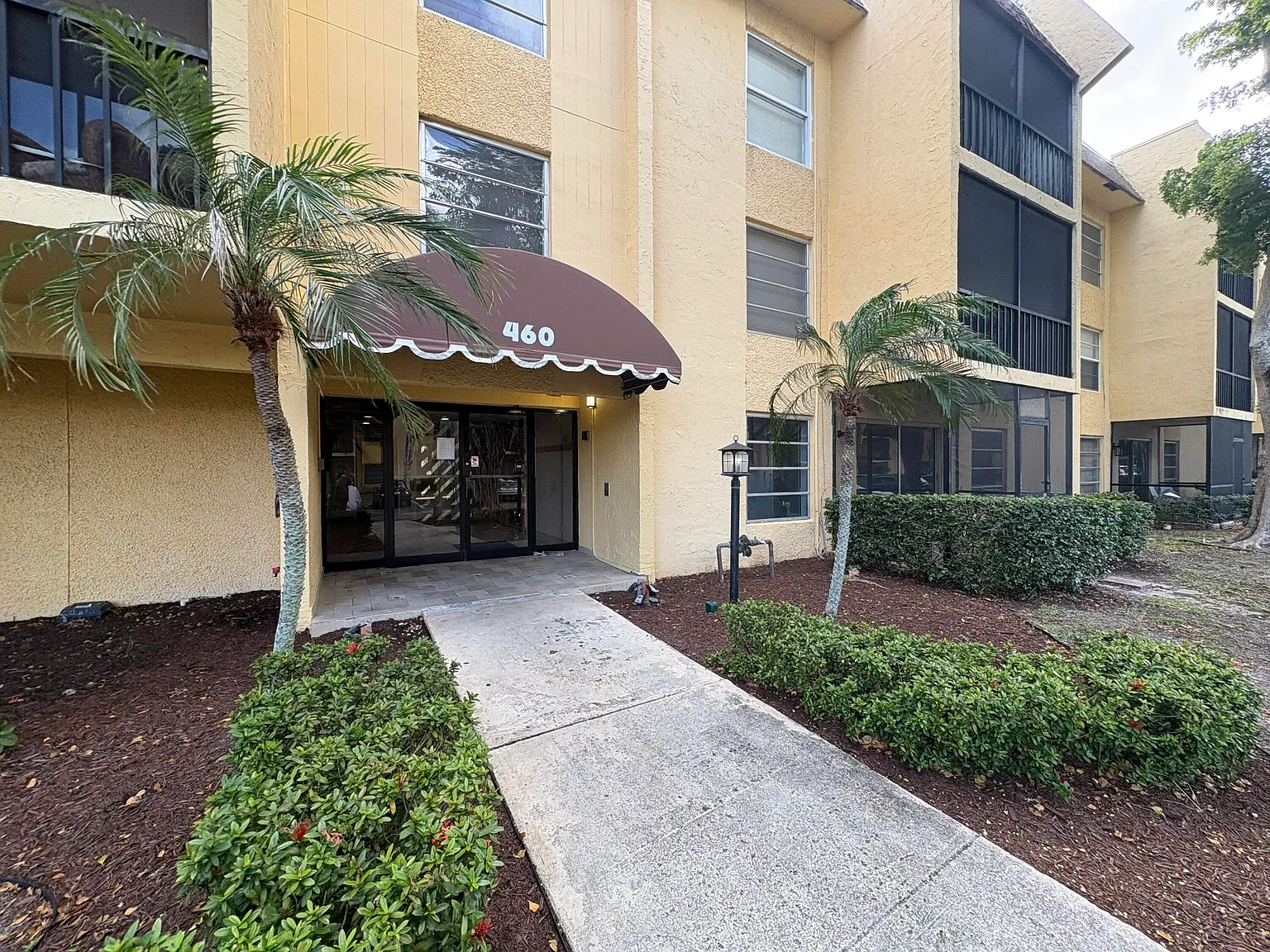 2 bed, 2.0 bath, 936 sqft, $2,300 — Photo 3