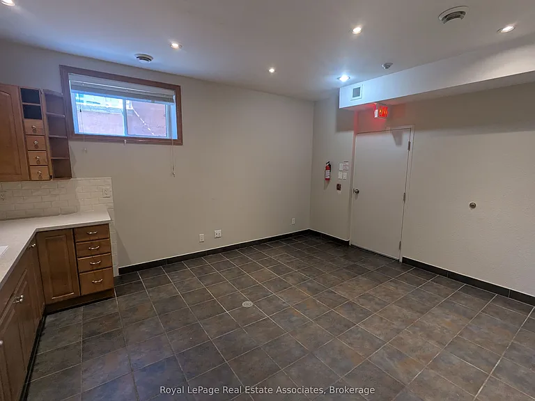 48 Mississauga Rd N #4 — Photo 12