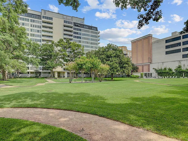 2701 Westheimer Rd #12E — Photo 23