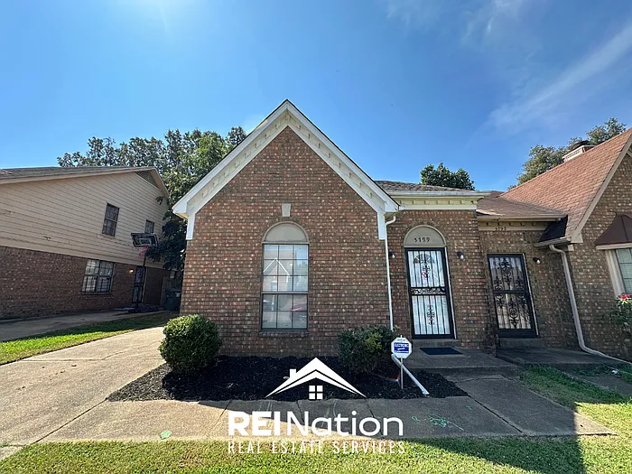 3 bed, 2.0 bath, 1410 sqft, $1,395 — Photo 1