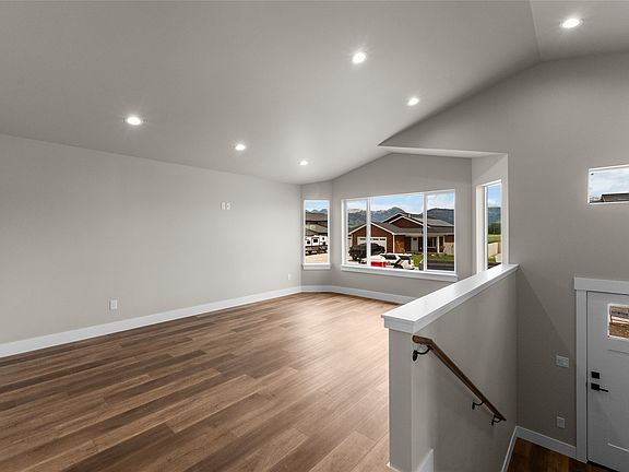 3rd image of 171 Meadow View Loop