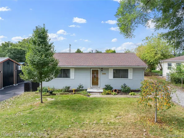 5276 Ethel St, Brighton, MI 48116