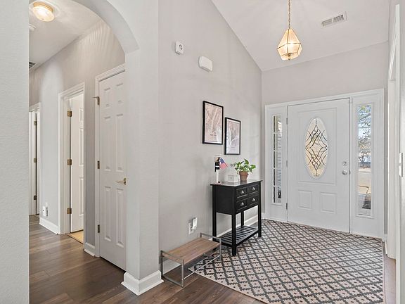 5th image of 543 Tuckahoe Rd.