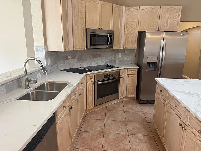 9200 Fairwood Ct — Photo 18