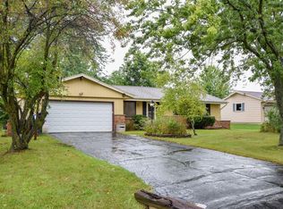 3575 S Cottonwood Rd, New Berlin, WI 53151