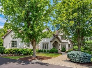 6918 Inverway Dr, Crystal Lake, IL 60014