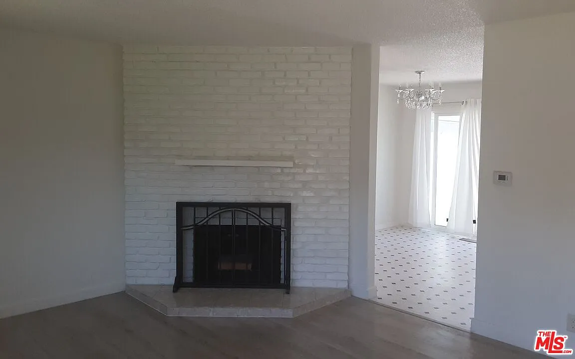 3 bed, 1.5 bath, 1122 sqft, $3,400 — Photo 3