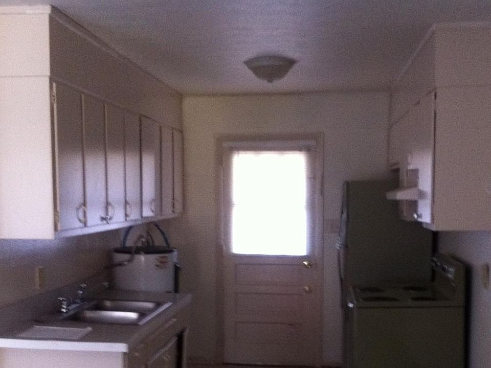 2nd image of 912 Shelden Dr