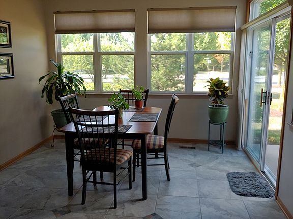 Sun Room, dining area