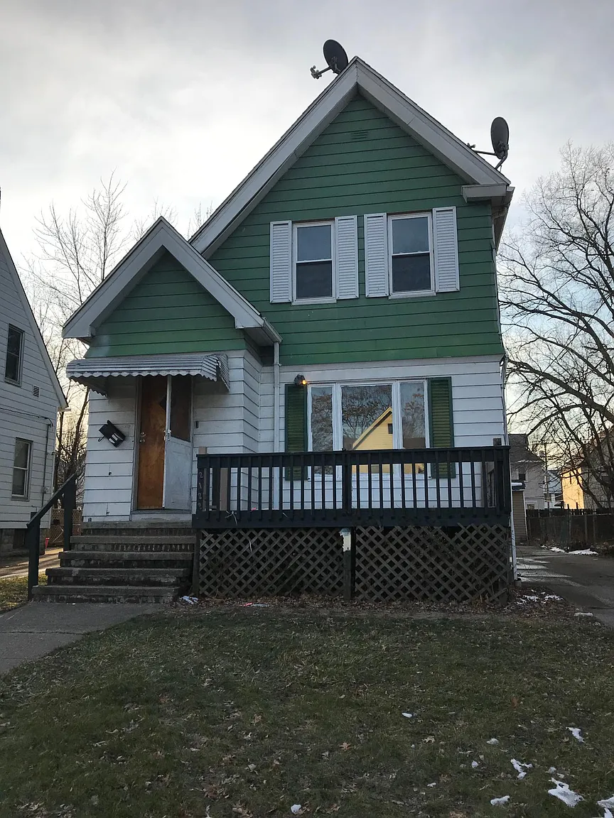 2122 W 100th St photo 1