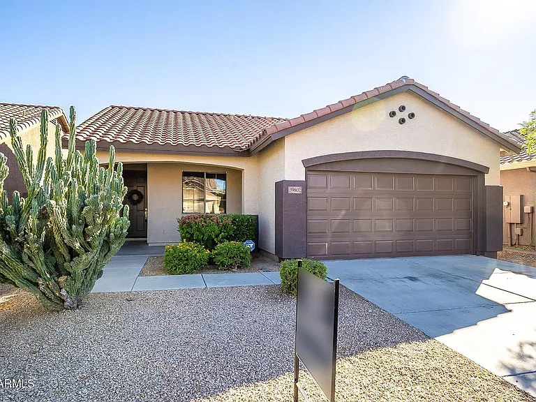 39802 N Cross Timbers Way — Photo 1