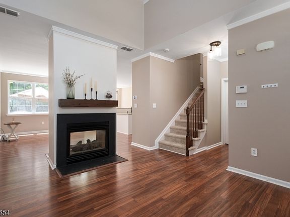 2nd image of 8 Scarlet Oak Dr