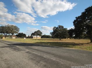 100 Bridgewater Dr, La Vernia, TX 78121