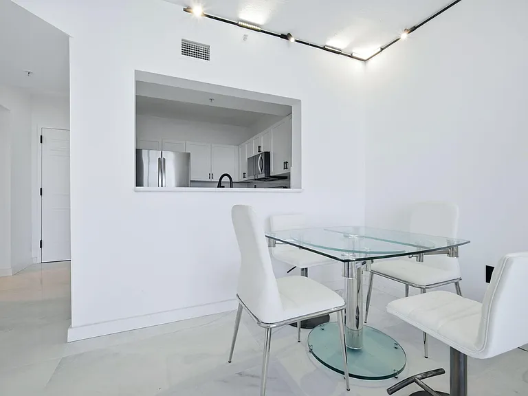 3020 NE 32nd Ave #1407 — Photo 6