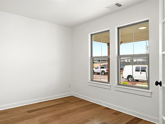 5th image of 3731 Eureka Dr