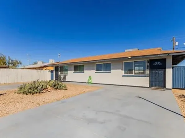 428 Reizen Dr, Morristown, AZ 85342