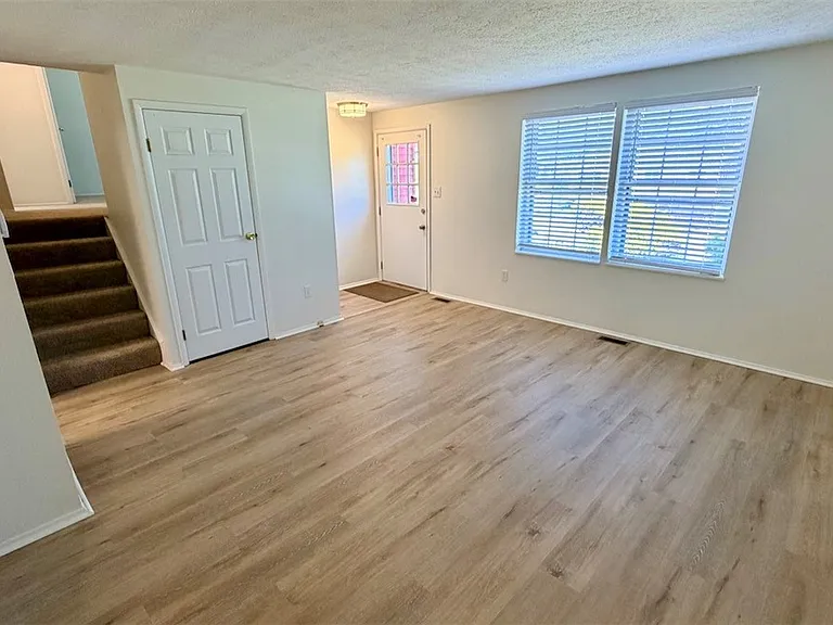 3812 Louisa St — Photo 4