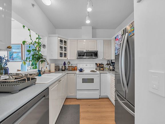 3rd image of 160 W Keith Rd #802